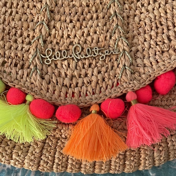 Lilly Pulitzer clutch - Picture 2 of 6